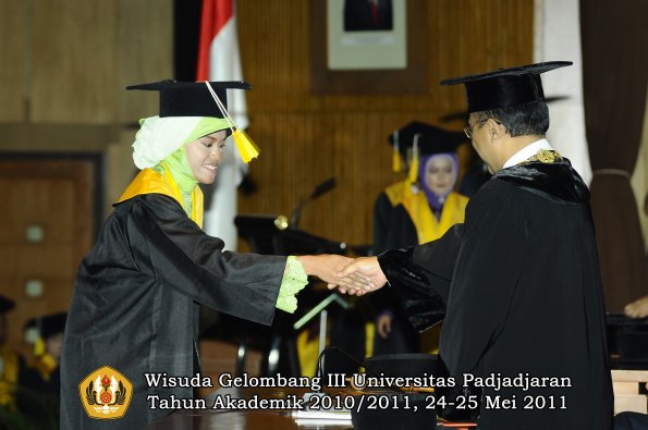 wisuda-fikom-oleh-rektor-230-copy