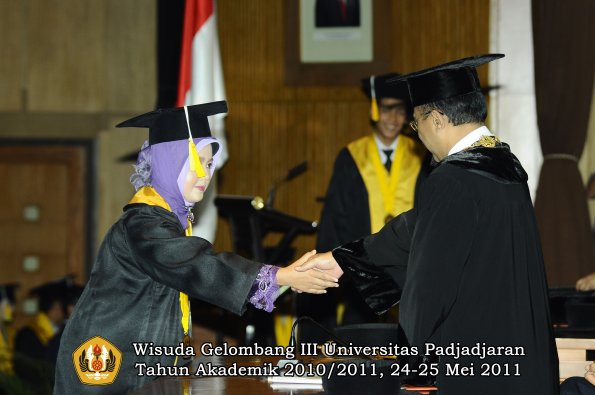 wisuda-fikom-oleh-rektor-231-copy