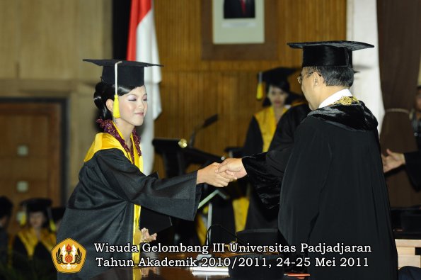 wisuda-fikom-oleh-rektor-234-copy