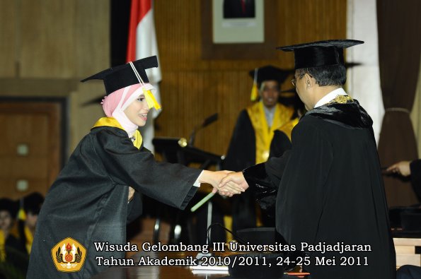 wisuda-fikom-oleh-rektor-237-copy