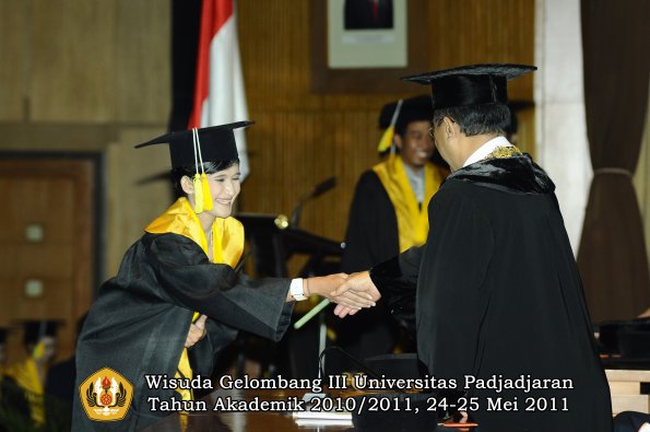 wisuda-fikom-oleh-rektor-238-copy