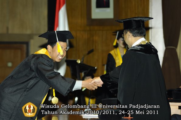 wisuda-fikom-oleh-rektor-239-copy