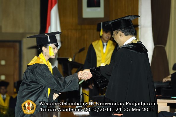 wisuda-fikom-oleh-rektor-263-copy