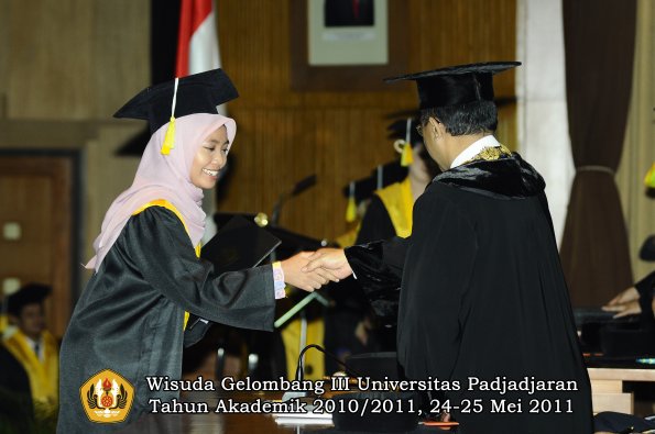 wisuda-fikom-oleh-rektor-267-copy