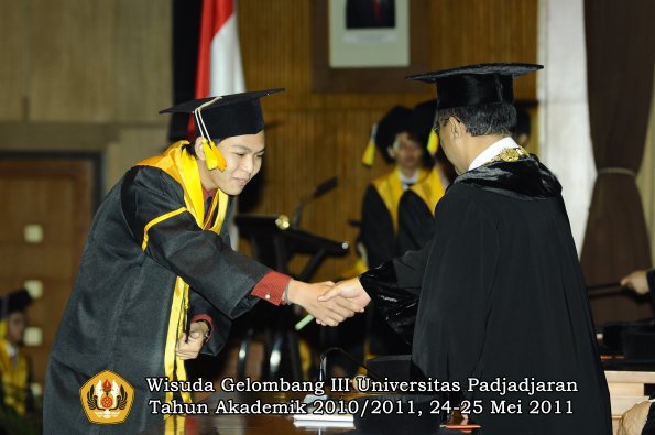 wisuda-fikom-oleh-rektor-278-copy