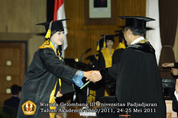 wisuda-fikom-oleh-rektor-291-copy