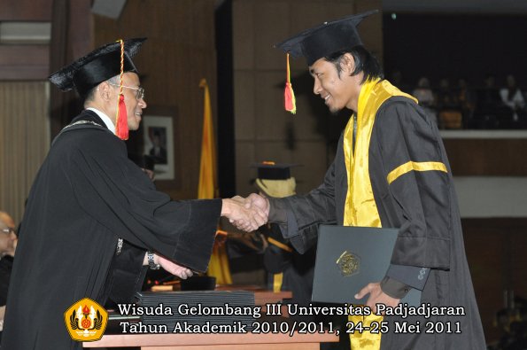 wisuda-mipa-oleh-dekan-082-copy