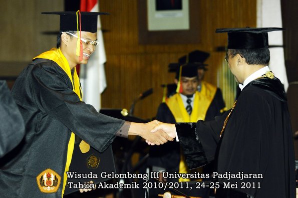 wisuda-fmipa-oleh-rektor-036-copy