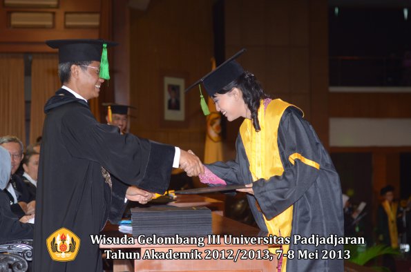 wisuda-unpad-gel-iii-ta-2012_2013-fakultas-kedokteran-oleh-dekan-130