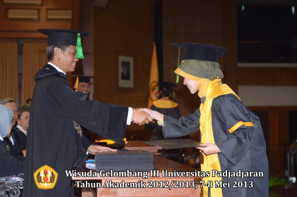 wisuda-unpad-gel-iii-ta-2012_2013-fakultas-kedokteran-oleh-dekan-131