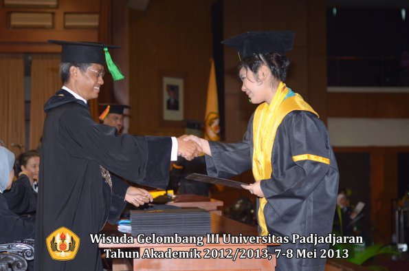 wisuda-unpad-gel-iii-ta-2012_2013-fakultas-kedokteran-oleh-dekan-132