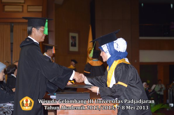 wisuda-unpad-gel-iii-ta-2012_2013-fakultas-kedokteran-oleh-dekan-139