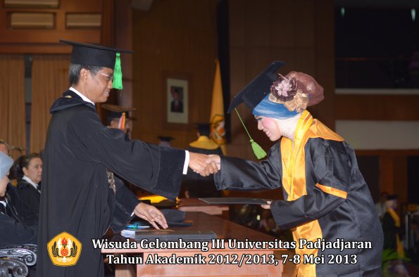 wisuda-unpad-gel-iii-ta-2012_2013-fakultas-kedokteran-oleh-dekan-147