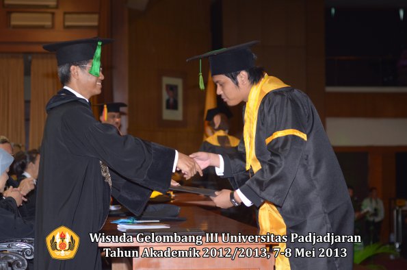 wisuda-unpad-gel-iii-ta-2012_2013-fakultas-kedokteran-oleh-dekan-150