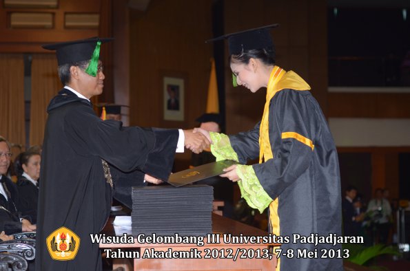 wisuda-unpad-gel-iii-ta-2012_2013-fakultas-kedokteran-oleh-dekan-161