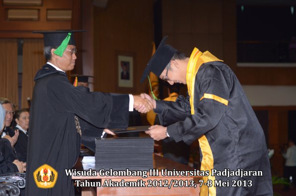 wisuda-unpad-gel-iii-ta-2012_2013-fakultas-kedokteran-oleh-dekan-165