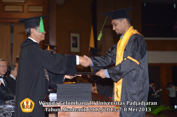 wisuda-unpad-gel-iii-ta-2012_2013-fakultas-kedokteran-oleh-dekan-167