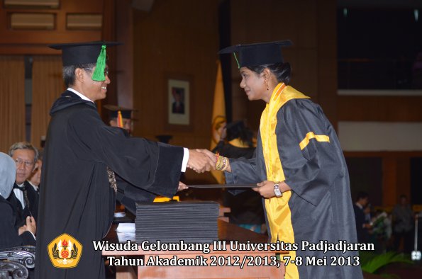 wisuda-unpad-gel-iii-ta-2012_2013-fakultas-kedokteran-oleh-dekan-170