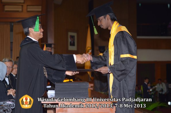 wisuda-unpad-gel-iii-ta-2012_2013-fakultas-kedokteran-oleh-dekan-171