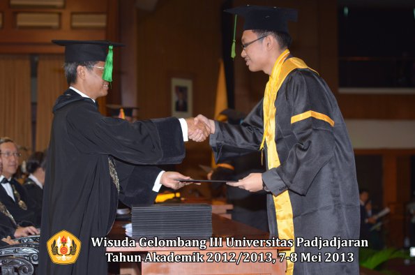 wisuda-unpad-gel-iii-ta-2012_2013-fakultas-kedokteran-oleh-dekan-023