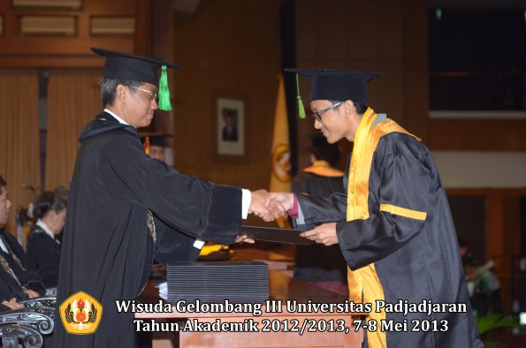 wisuda-unpad-gel-iii-ta-2012_2013-fakultas-kedokteran-oleh-dekan-026