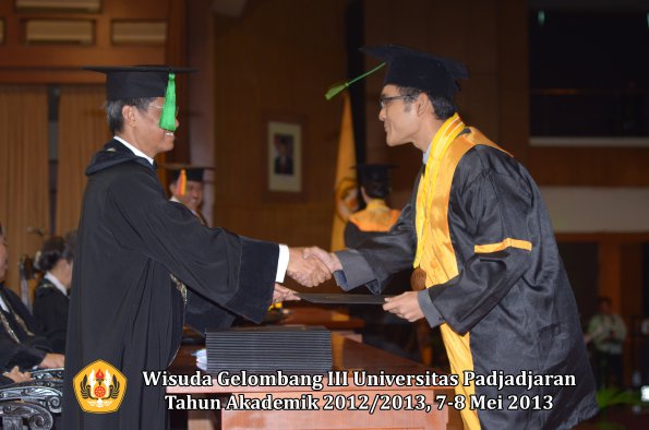 wisuda-unpad-gel-iii-ta-2012_2013-fakultas-kedokteran-oleh-dekan-028