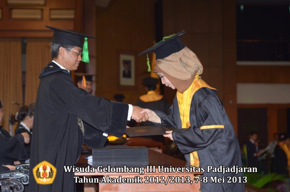 wisuda-unpad-gel-iii-ta-2012_2013-fakultas-kedokteran-oleh-dekan-029