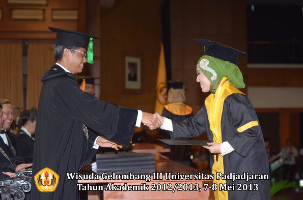 wisuda-unpad-gel-iii-ta-2012_2013-fakultas-kedokteran-oleh-dekan-030