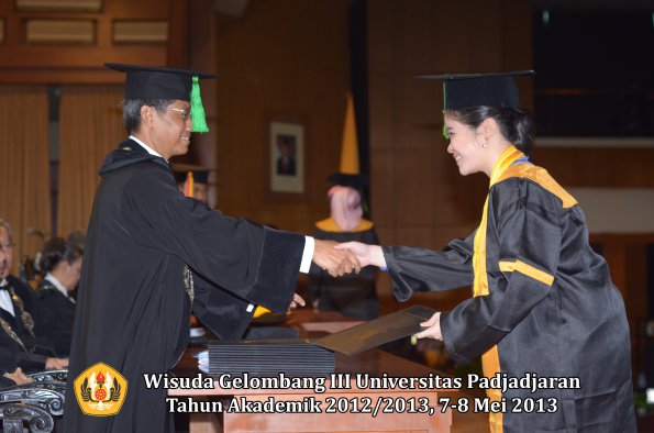 wisuda-unpad-gel-iii-ta-2012_2013-fakultas-kedokteran-oleh-dekan-034