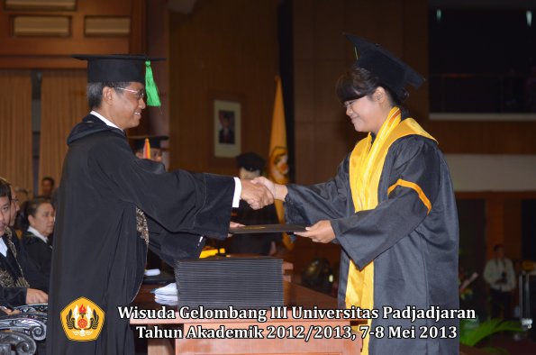 wisuda-unpad-gel-iii-ta-2012_2013-fakultas-kedokteran-oleh-dekan-069