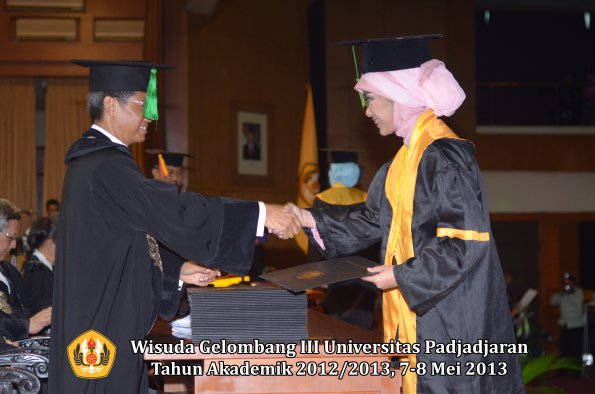 wisuda-unpad-gel-iii-ta-2012_2013-fakultas-kedokteran-oleh-dekan-121