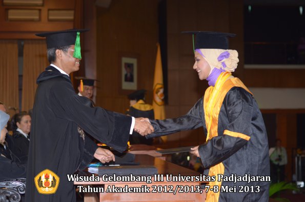 wisuda-unpad-gel-iii-ta-2012_2013-fakultas-kedokteran-oleh-dekan-144