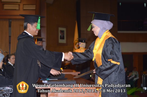 wisuda-unpad-gel-iii-ta-2012_2013-fakultas-kedokteran-oleh-dekan-145