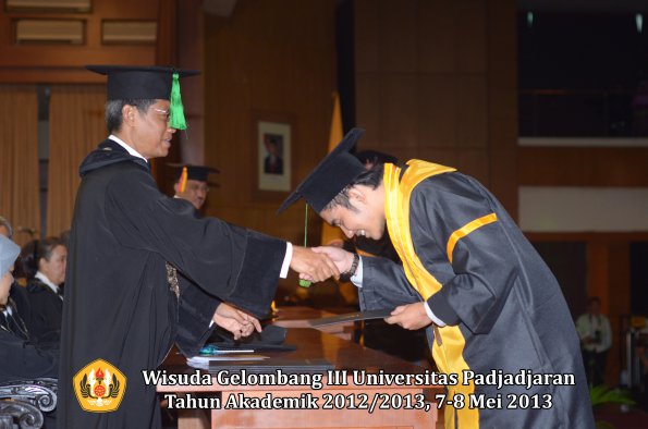 wisuda-unpad-gel-iii-ta-2012_2013-fakultas-kedokteran-oleh-dekan-148