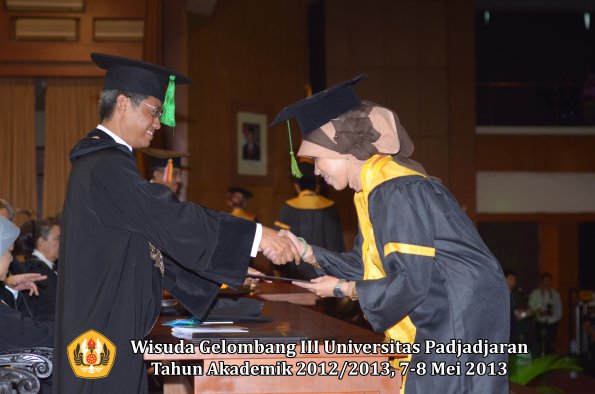 wisuda-unpad-gel-iii-ta-2012_2013-fakultas-kedokteran-oleh-dekan-149