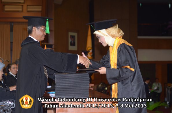 wisuda-unpad-gel-iii-ta-2012_2013-fakultas-kedokteran-oleh-dekan-152