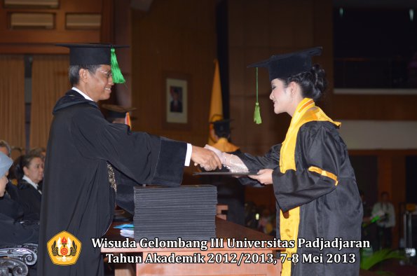 wisuda-unpad-gel-iii-ta-2012_2013-fakultas-kedokteran-oleh-dekan-158