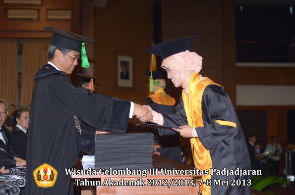 wisuda-unpad-gel-iii-ta-2012_2013-fakultas-kedokteran-oleh-dekan-160