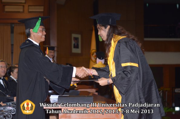 wisuda-unpad-gel-iii-ta-2012_2013-fakultas-kedokteran-oleh-dekan-190