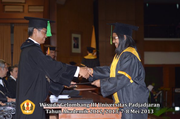 wisuda-unpad-gel-iii-ta-2012_2013-fakultas-kedokteran-oleh-dekan-196