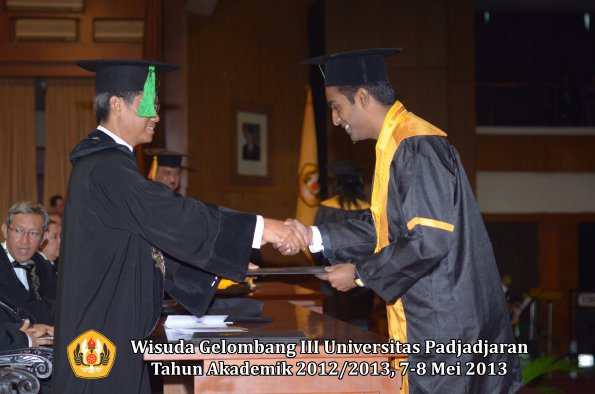 wisuda-unpad-gel-iii-ta-2012_2013-fakultas-kedokteran-oleh-dekan-199