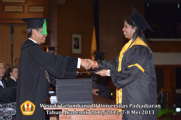 wisuda-unpad-gel-iii-ta-2012_2013-fakultas-kedokteran-oleh-dekan-206