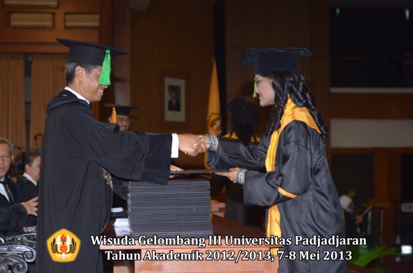 wisuda-unpad-gel-iii-ta-2012_2013-fakultas-kedokteran-oleh-dekan-207