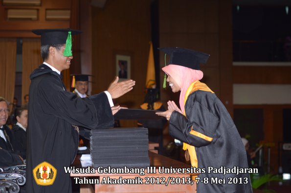 wisuda-unpad-gel-iii-ta-2012_2013-fakultas-kedokteran-oleh-dekan-208