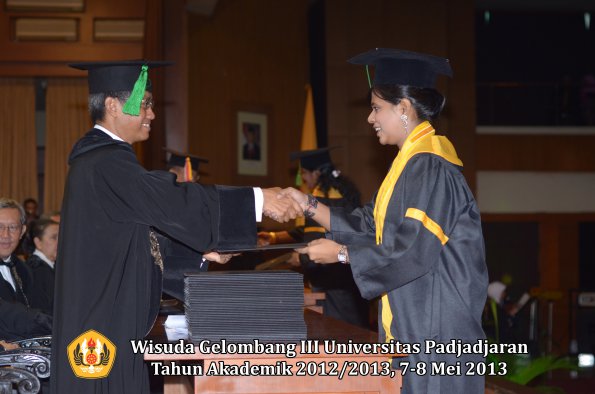 wisuda-unpad-gel-iii-ta-2012_2013-fakultas-kedokteran-oleh-dekan-214