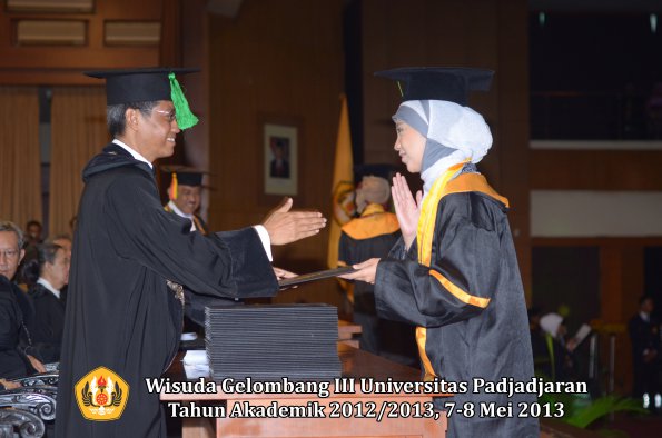 wisuda-unpad-gel-iii-ta-2012_2013-fakultas-kedokteran-oleh-dekan-216