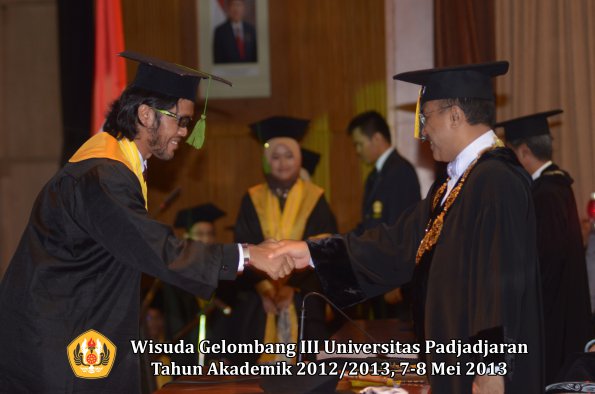 wisuda-unpad-gel-iii-ta-2012_2013-fakultas-kedokteran-oleh-rektor-001