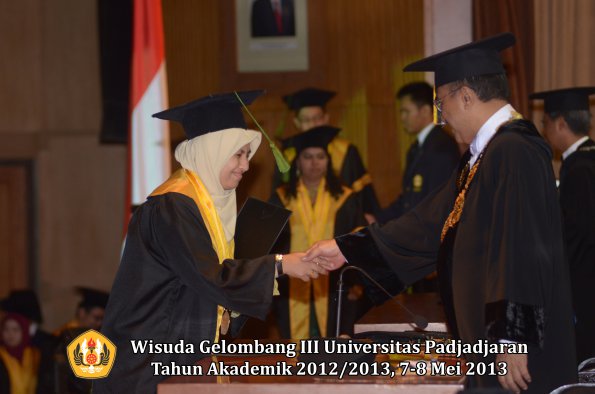 wisuda-unpad-gel-iii-ta-2012_2013-fakultas-kedokteran-oleh-rektor-003