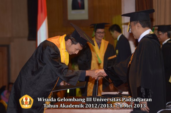 wisuda-unpad-gel-iii-ta-2012_2013-fakultas-kedokteran-oleh-rektor-007