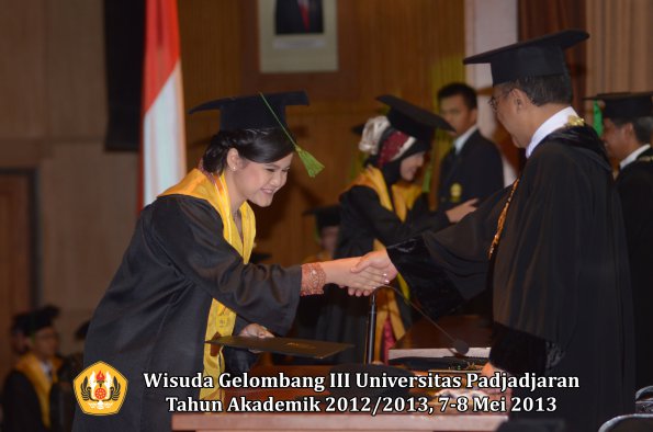 wisuda-unpad-gel-iii-ta-2012_2013-fakultas-kedokteran-oleh-rektor-012